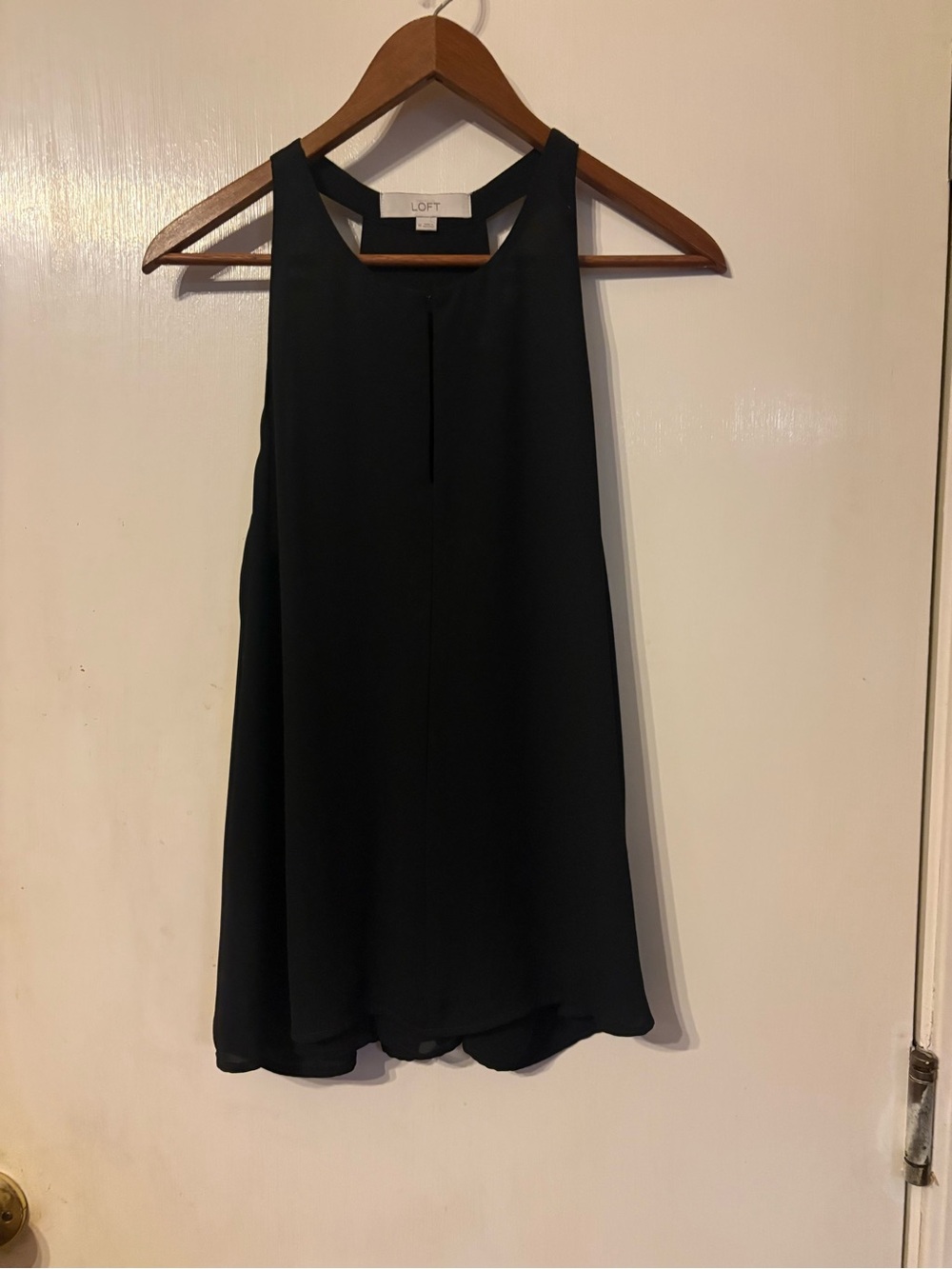 LOFT Black Sleeveless Shift Top with Subtle Neckline Size medium